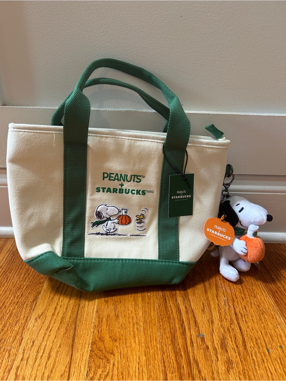 Starbucks Snoopy Tote and Keychain NWT New Peanuts Pumpkin